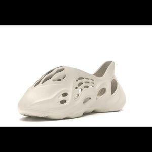 ADIDAS YEEZY Foam Rnnr “Sand” Sneakers